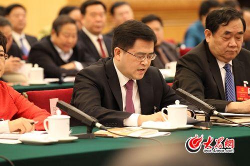 全國人大代表、菏澤市委書記孫愛軍在會上發言。