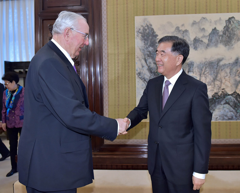 3月16日，中國國務院副總理汪洋在北京中南海紫光閣會見由英國怡和集團主席亨利·凱瑟克爵士率領的企業聯合代表團一行。