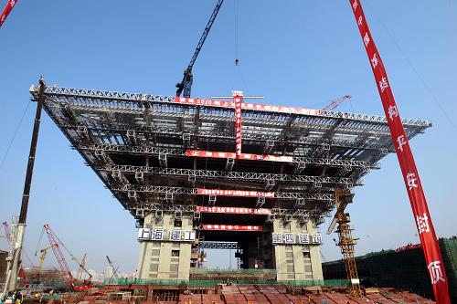 上海世博会中国馆主体结构封顶