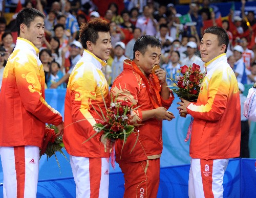 中国乒乓球男团摘金