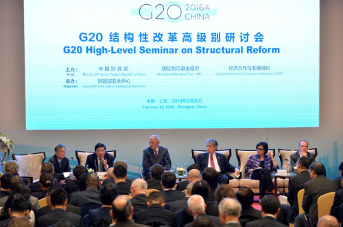 2月26日，參會嘉賓就結構性改革相關話題進行討論。新華社記者 李鑫 攝