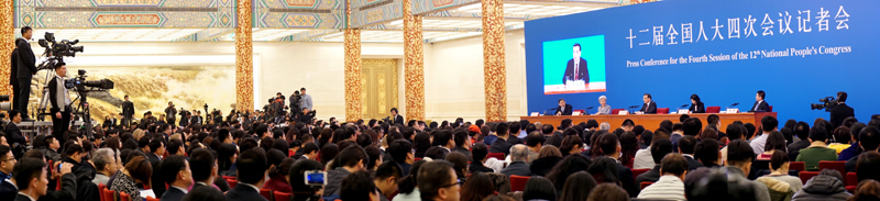 3月16日，國務院總理李克強在北京人民大會堂與中外記者見面，並回答記者提問。新華社記者 張鋮 攝