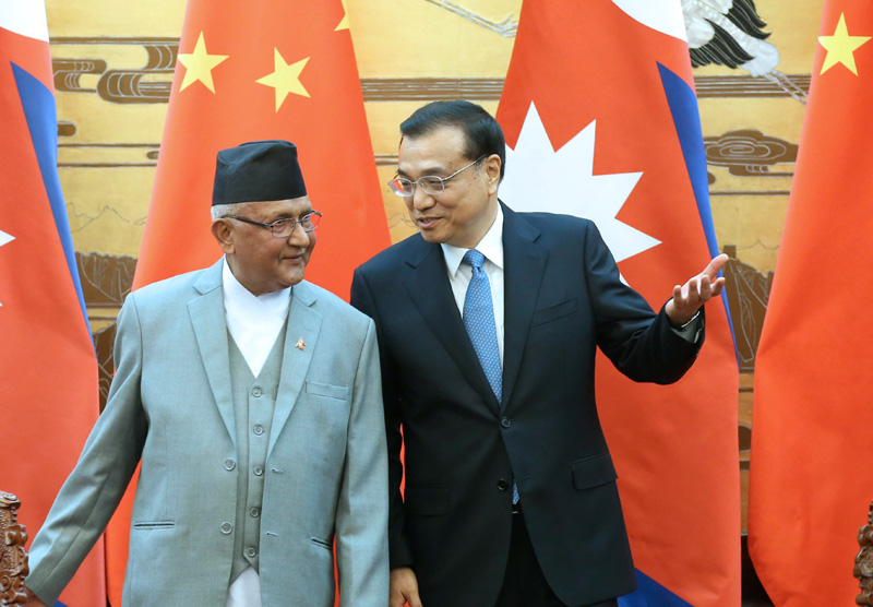 3月21日，國務院總理李克強在北京人民大會堂同來華進行正式訪問並將出席博鰲亞洲論壇2016年年會的尼泊爾總理奧利舉行會談。這是會談後，李克強與奧利共同出席雙邊合作文件簽署儀式。
