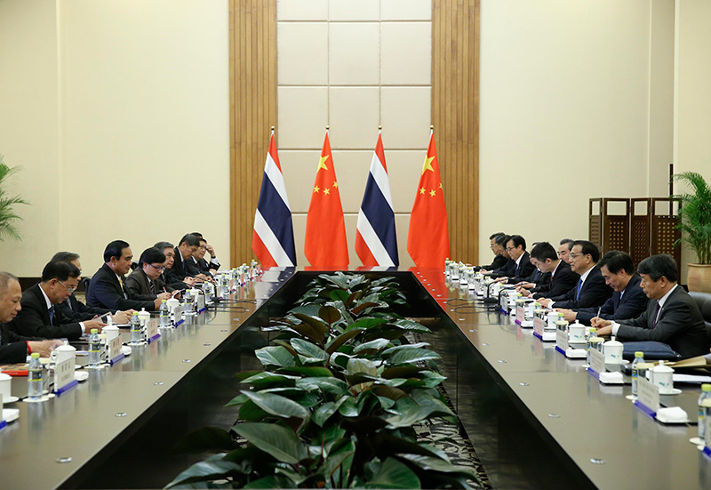 李克強總理23日會見來華出席瀾滄江—湄公河合作首次領導人會議及博鰲亞洲論壇2016年年會的泰國總理巴育。