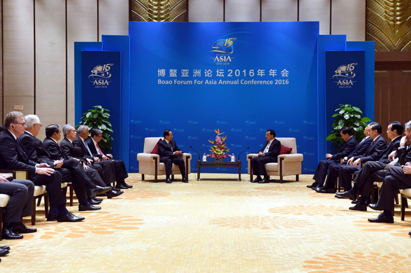 3月24日，國務院總理李克強在海南博鰲會見博鰲亞洲論壇理事長福田康夫和理事會部分成員。
