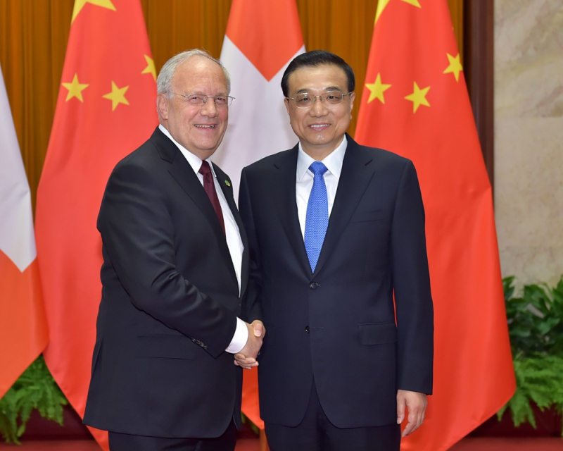 4月7日，國務院總理李克強在北京人民大會堂會見來華進行國事訪問的瑞士聯邦主席施奈德-阿曼。新華社記者 李濤 攝