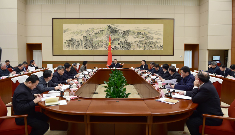 4月11日，中共中央政治局常委、國務院總理李克強在北京主持召開部分省（市）政府主要負責人經濟形勢座談會。中共中央政治局常委、國務院副總理張高麗出席。