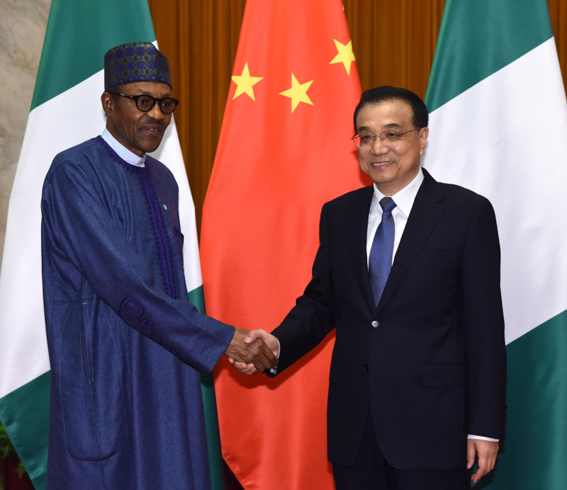 4月13日，國務院總理李克強在北京人民大會堂會見來華進行國事訪問的尼日利亞總統布哈裏。
