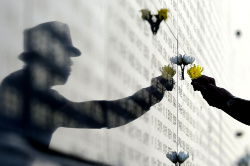 唐山大地震罹难者纪念墙:悲伤和力量之源