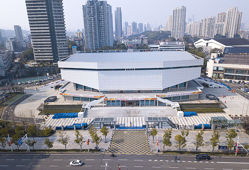 这三处"方舱医院"位於武汉国际会展中心,洪山体育馆和武汉客厅,以收治